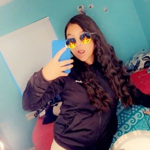 Meet your Posher, Roxanne